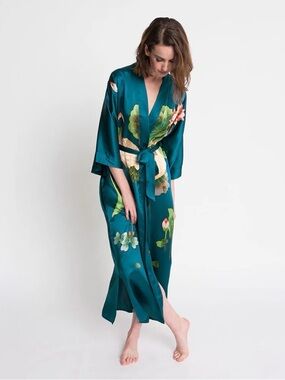 Kim+Ono SILK HANDPAINTED CRANE LONG KIMONO ROBE